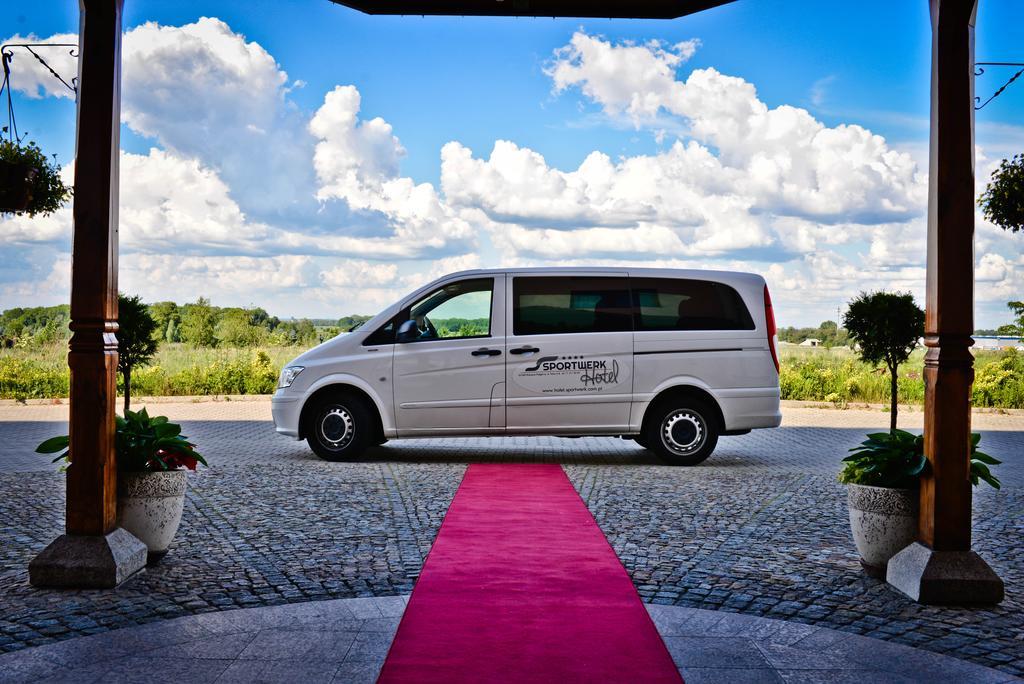 Hotel Sportwerk Tyniec Maly Exteriér fotografie